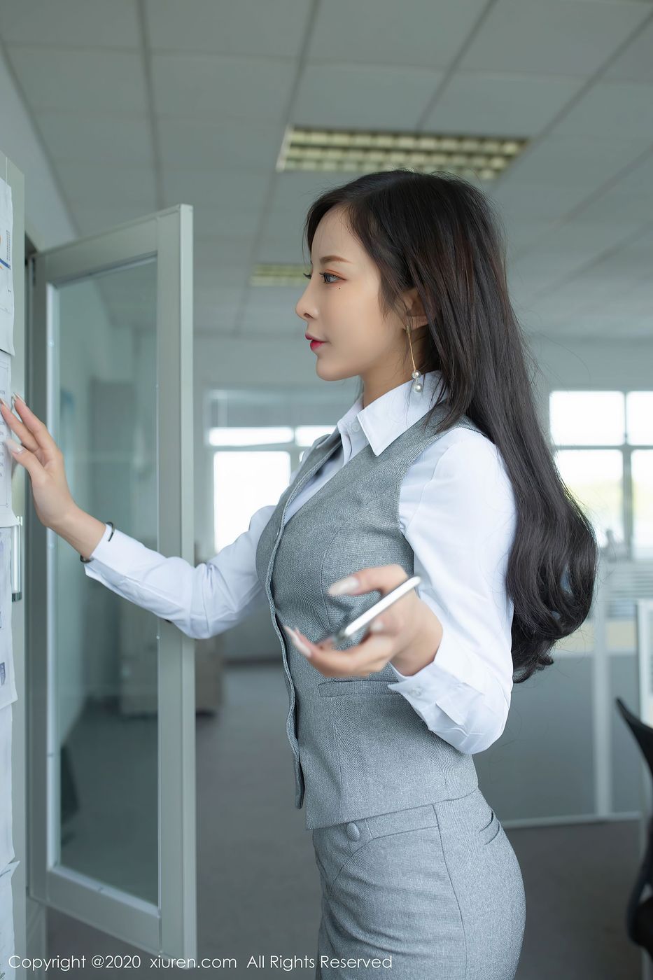 [XiuRen秀人网] 美女模特陈小喵职场OL内衣诱惑系列性感写真 No.2435
