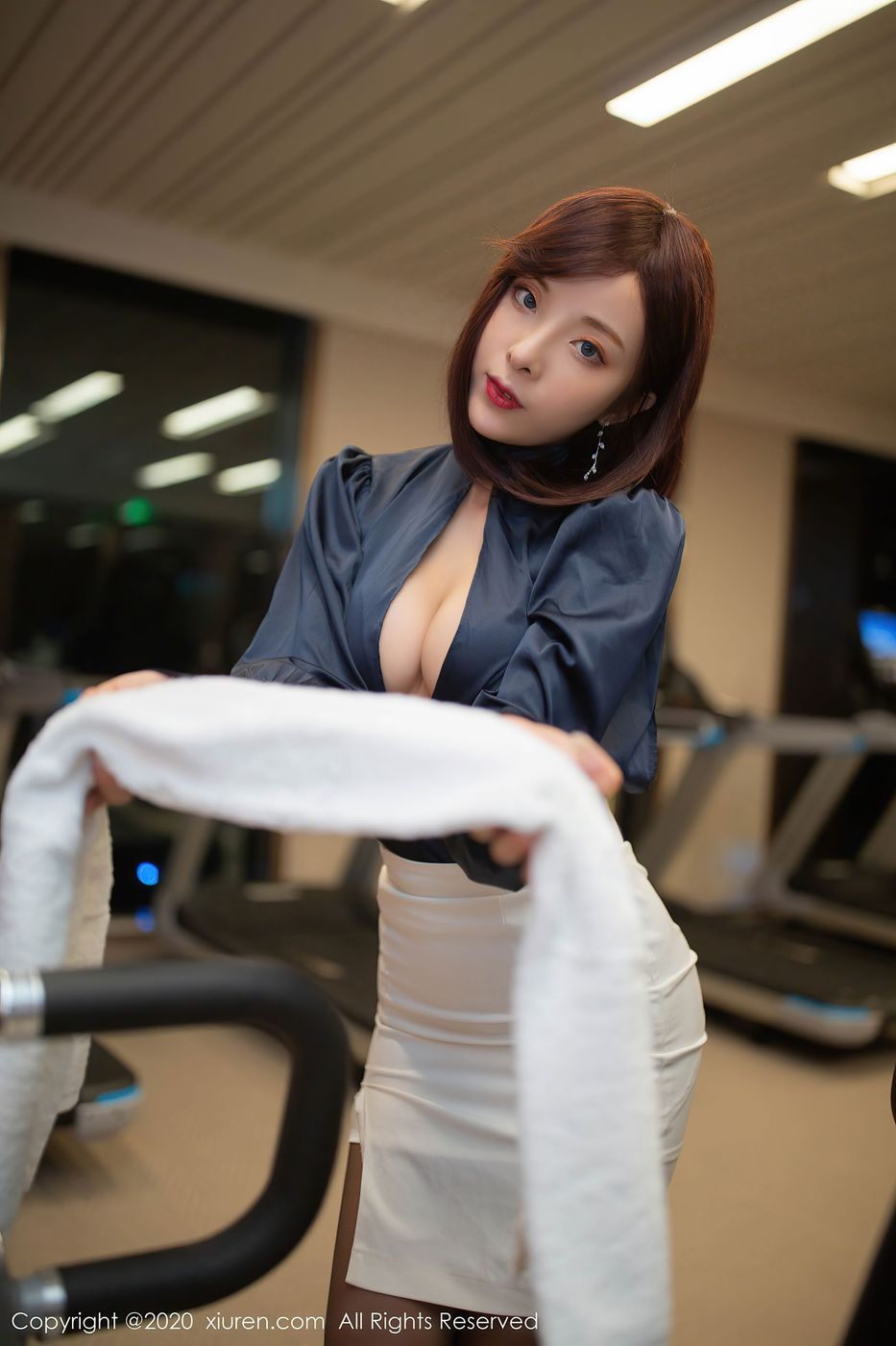 [XiuRen秀人网] 美女模特陈小喵黑丝美腿私教销售主题性感写真 No.2452