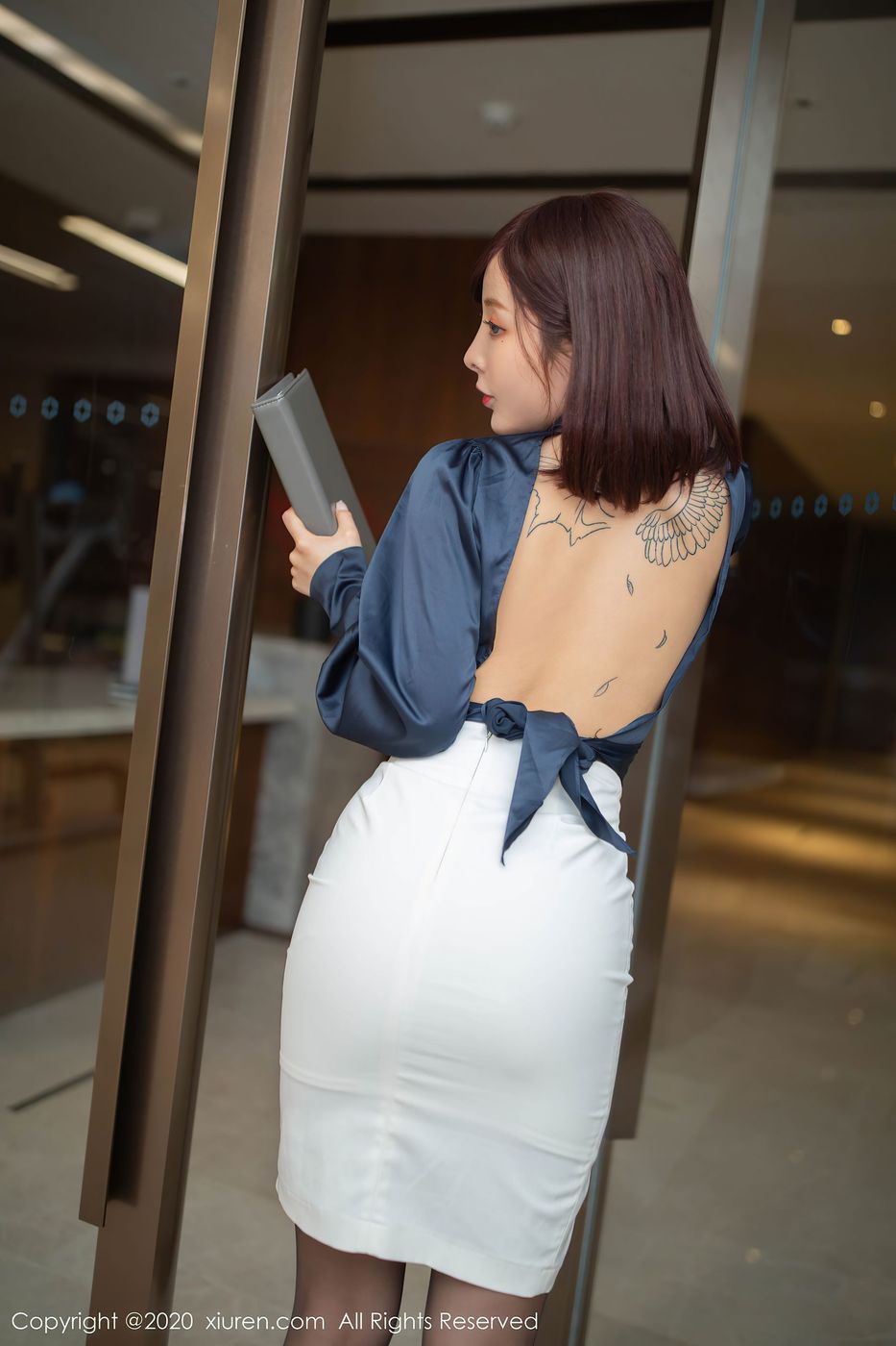 [XiuRen秀人网] 美女模特陈小喵黑丝美腿私教销售主题性感写真 No.2452