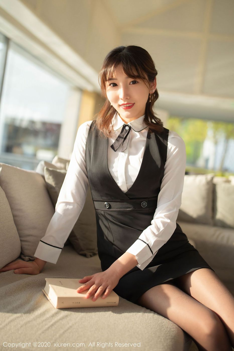 [XIUREN秀人网] 美女模特陆萱萱前台经理主题乌镇+太湖性感旅拍 No.2312