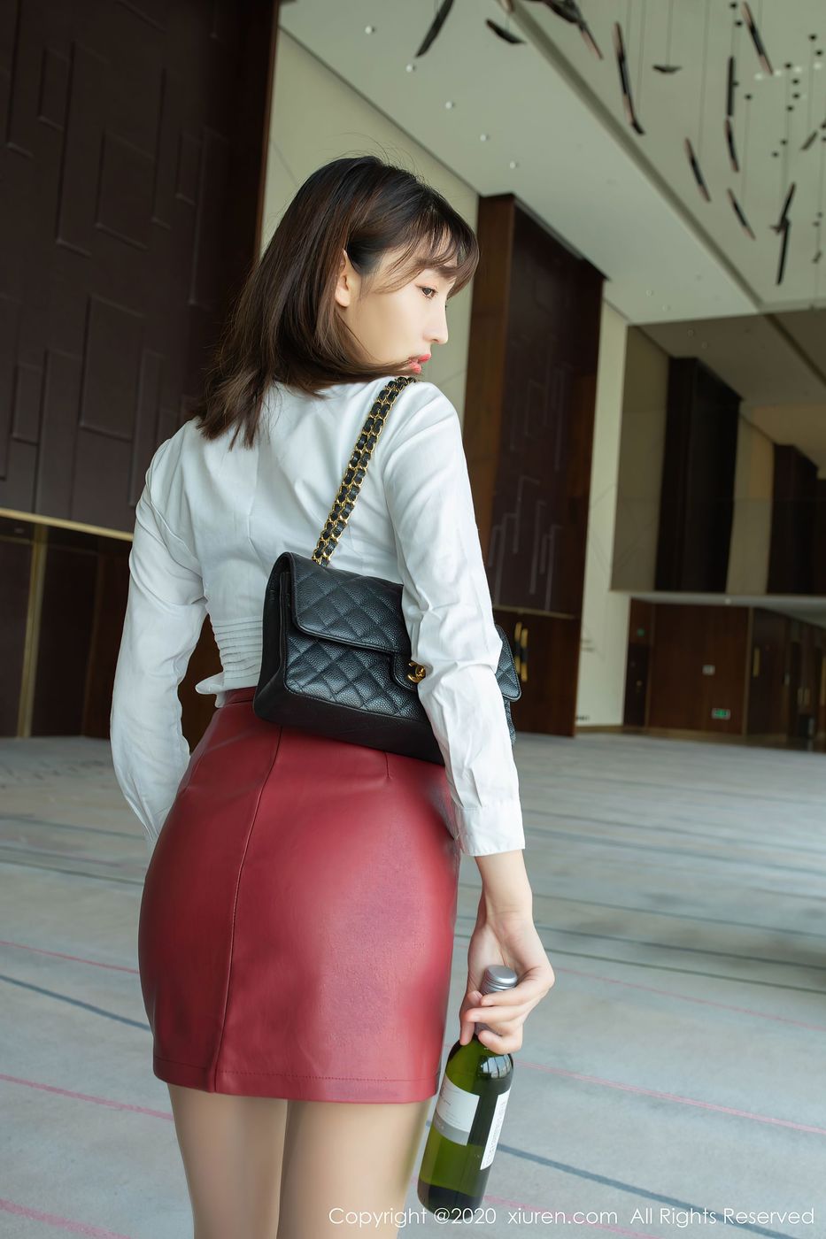 [XIUREN秀人网] 性感模特陆萱萱酒后女孩丝袜系列乌镇+太湖旅拍 No.2393