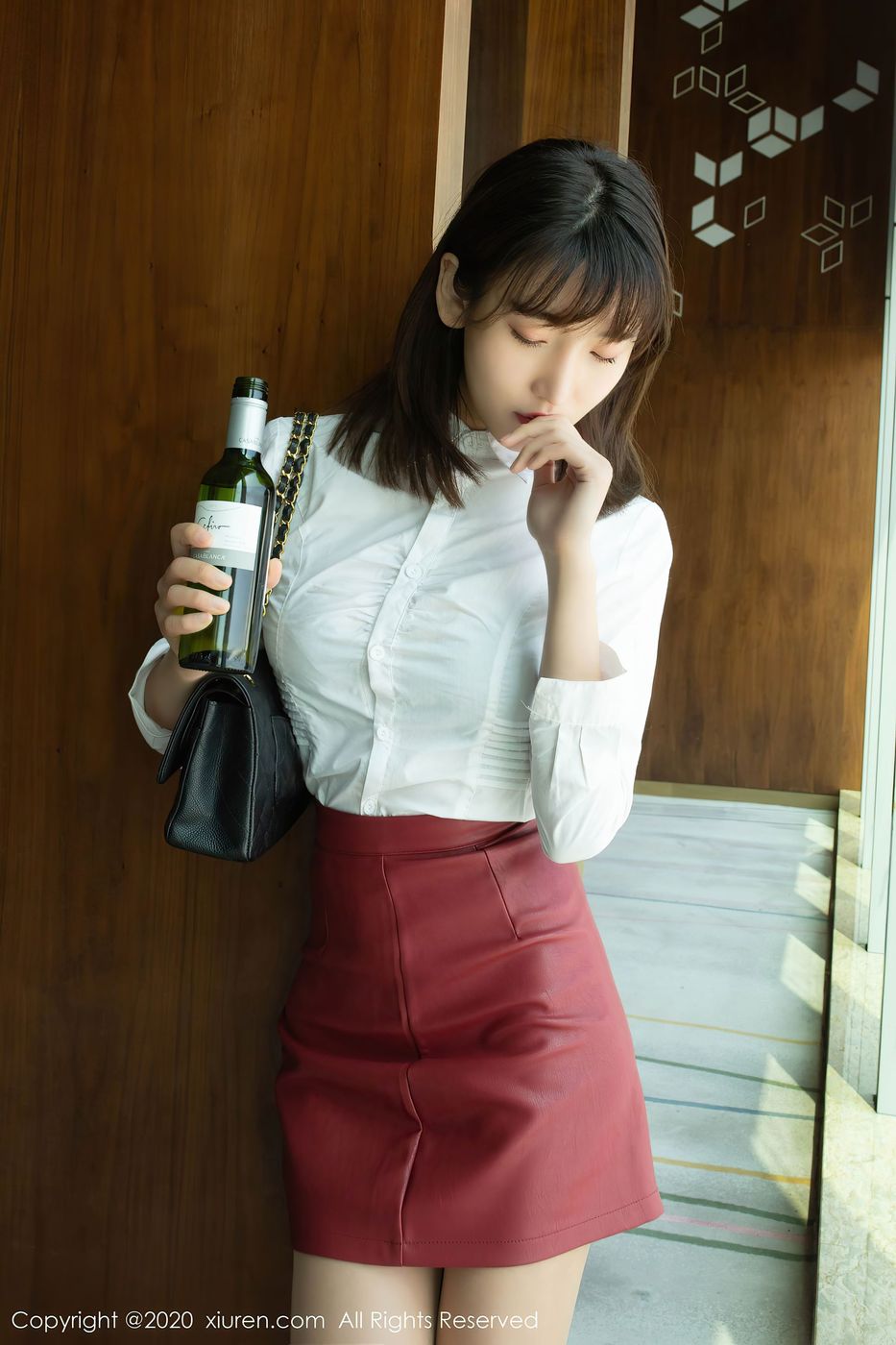 [XIUREN秀人网] 性感模特陆萱萱酒后女孩丝袜系列乌镇+太湖旅拍 No.2393