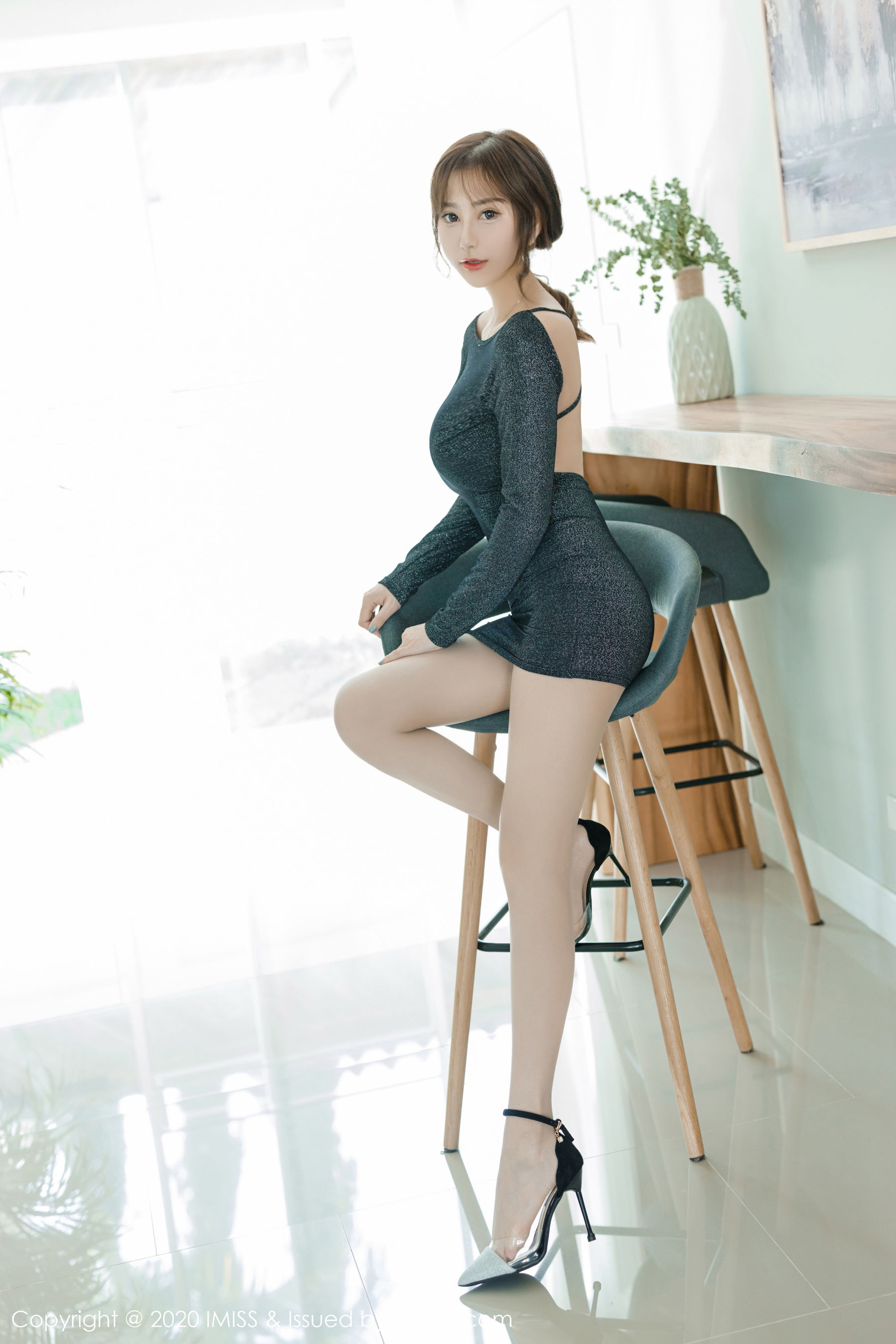 [爱蜜社IMiss] Vol.455 Lavinia肉肉 《包臀高跟丝袜美腿》 写真集