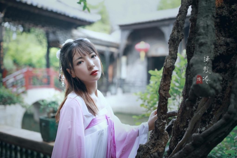 粉嫩汉服美女气质清新脱俗写真