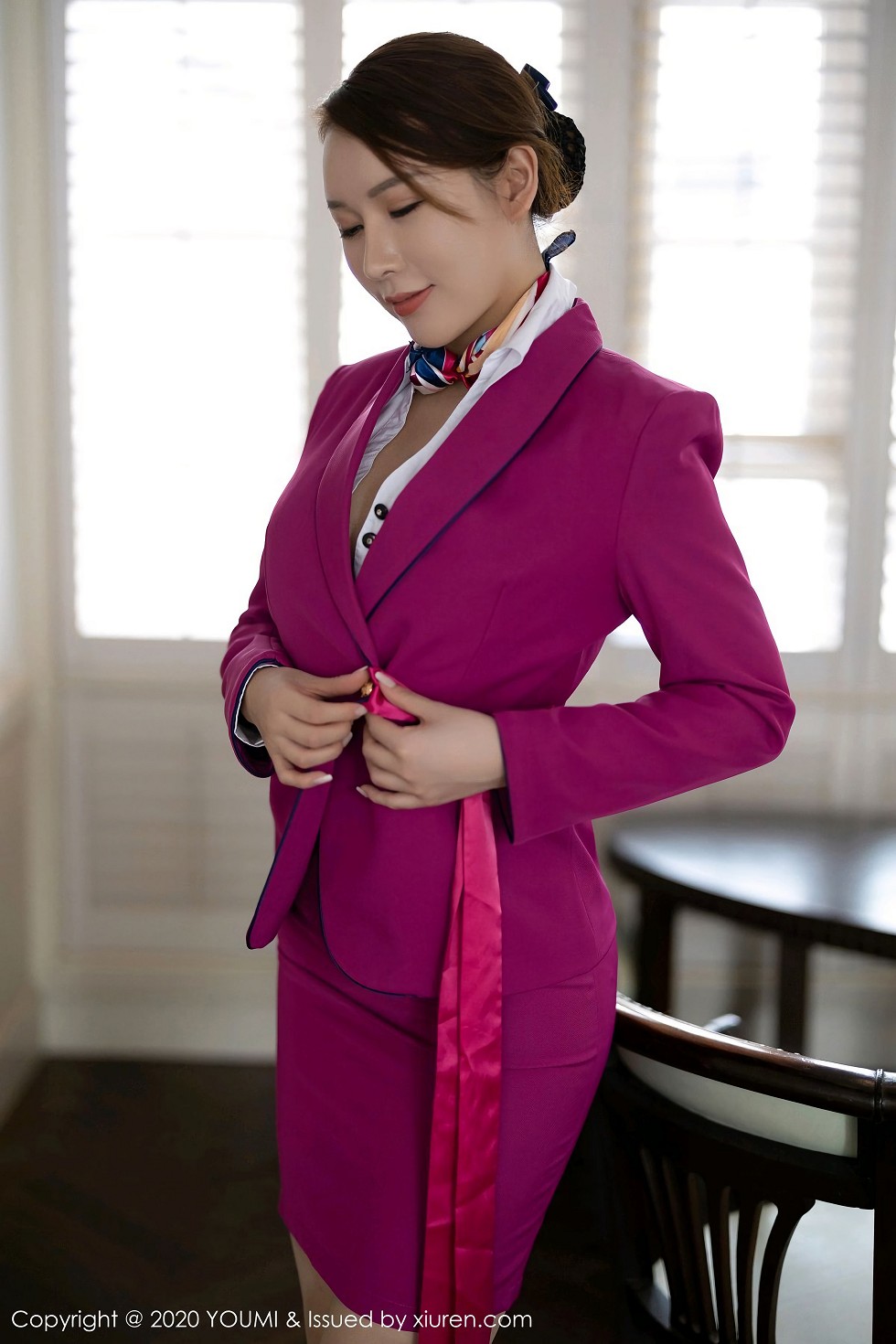 [YouMi尤蜜荟]Vol.564_女神Egg-尤妮丝杭州旅拍空乘制服半脱露火辣身材极致诱惑写真83P
