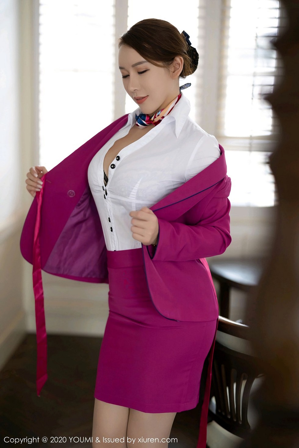 [YouMi尤蜜荟]Vol.564_女神Egg-尤妮丝杭州旅拍空乘制服半脱露火辣身材极致诱惑写真83P