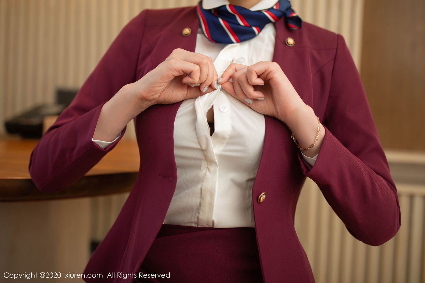 [XiuRen秀人网] 美女模特安然Maleah空乘制服内衣系列写真 No.2161