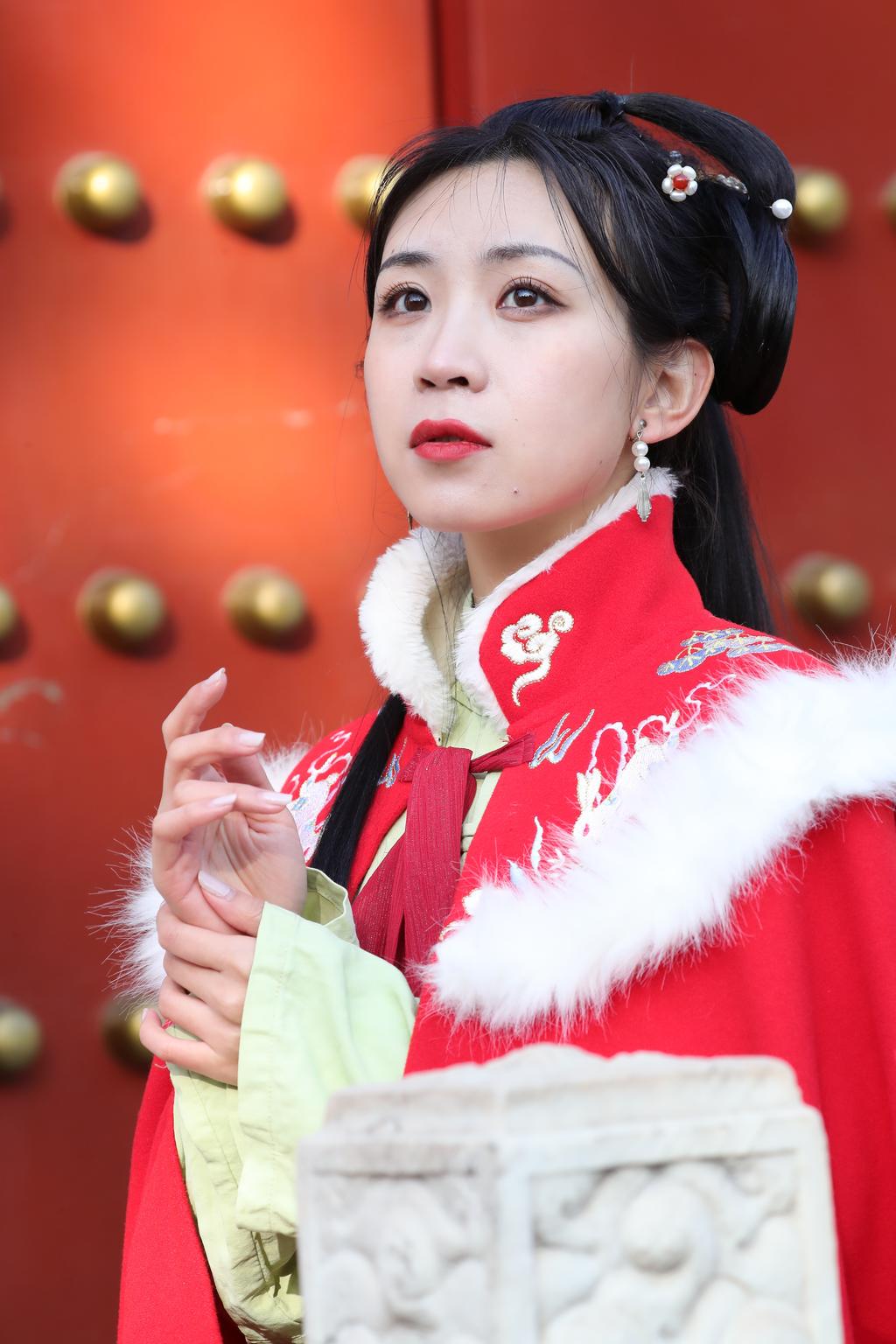 红妆素裹古装美女国色天香写真