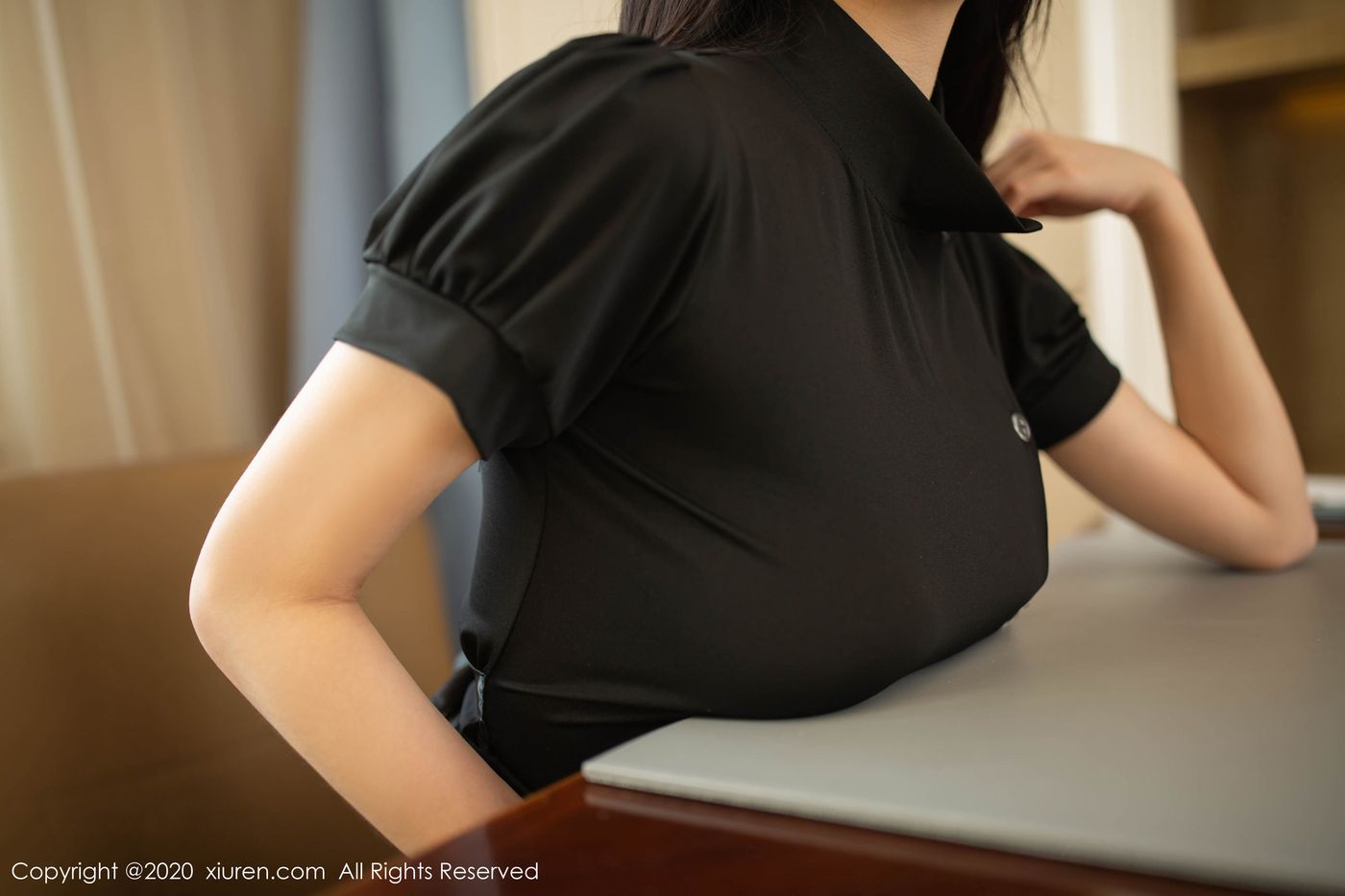 [XiuRen秀人网] 美女模特安然Maleah黑丝制服&网袜诱惑写真 No.2197