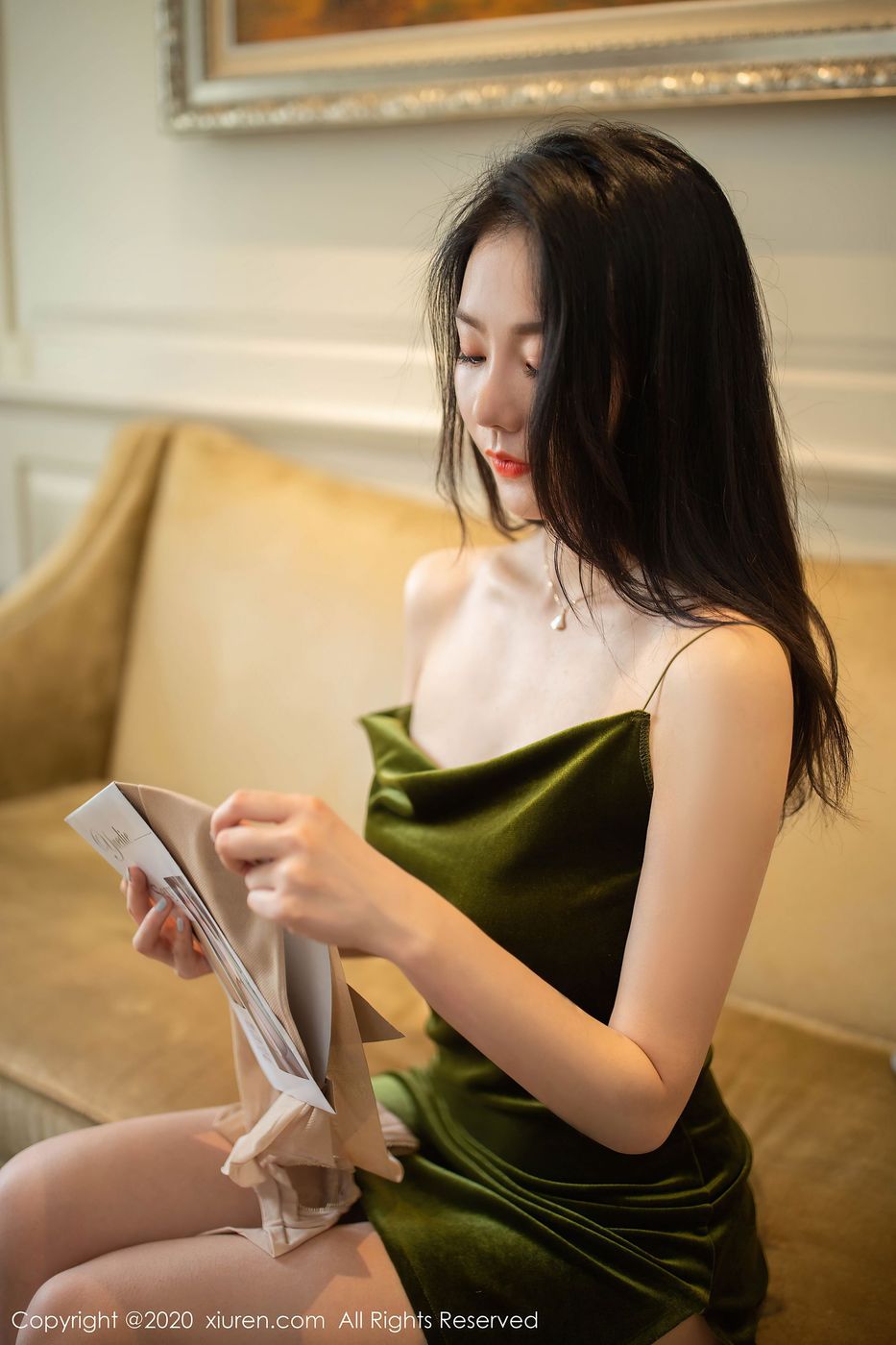 [XIUREN秀人网] 美女模特安然Maleah性感吊裙&丝袜试穿主题写真 No.2298