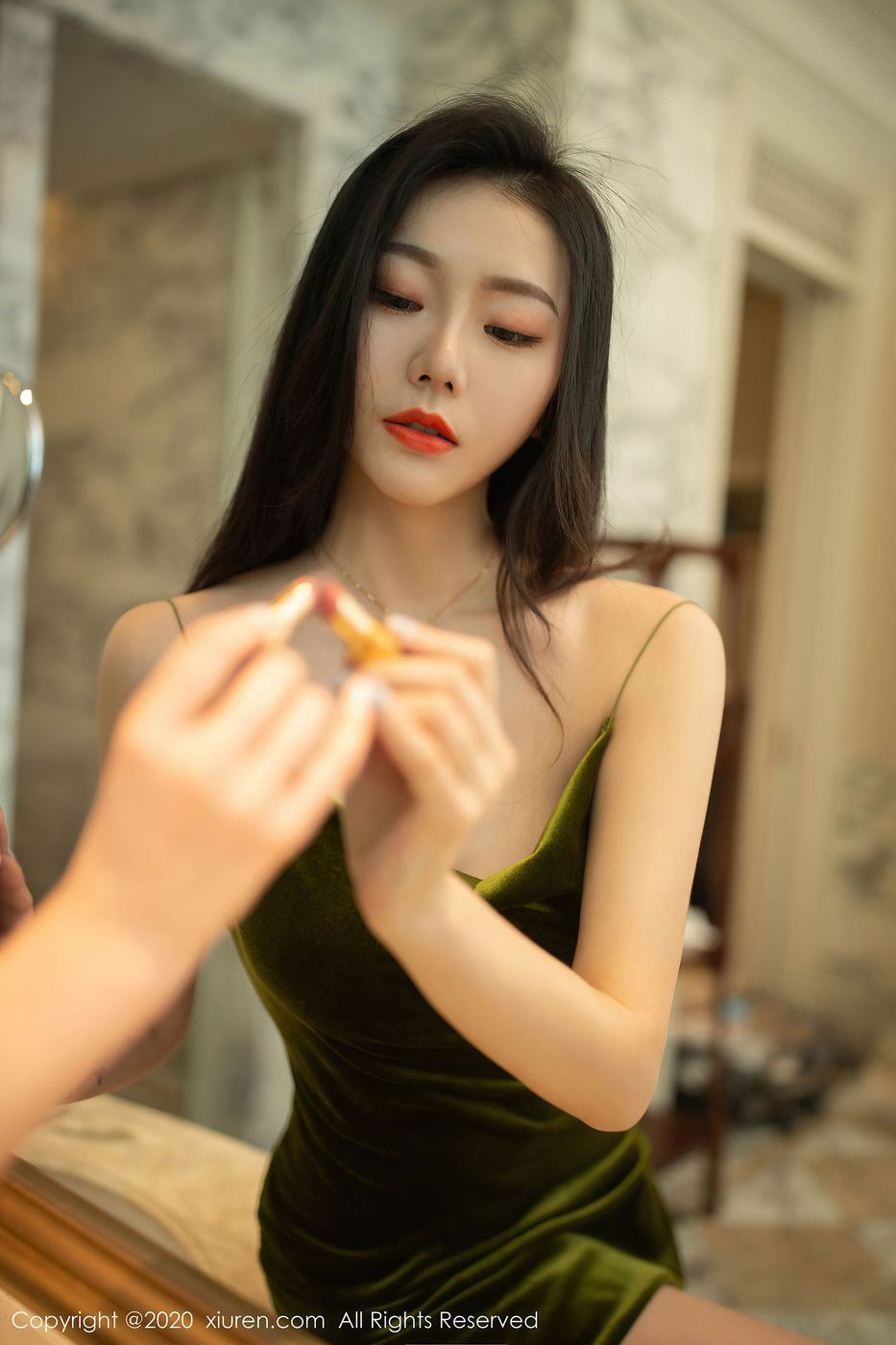 [XIUREN秀人网] 美女模特安然Maleah性感吊裙&丝袜试穿主题写真 No.2298