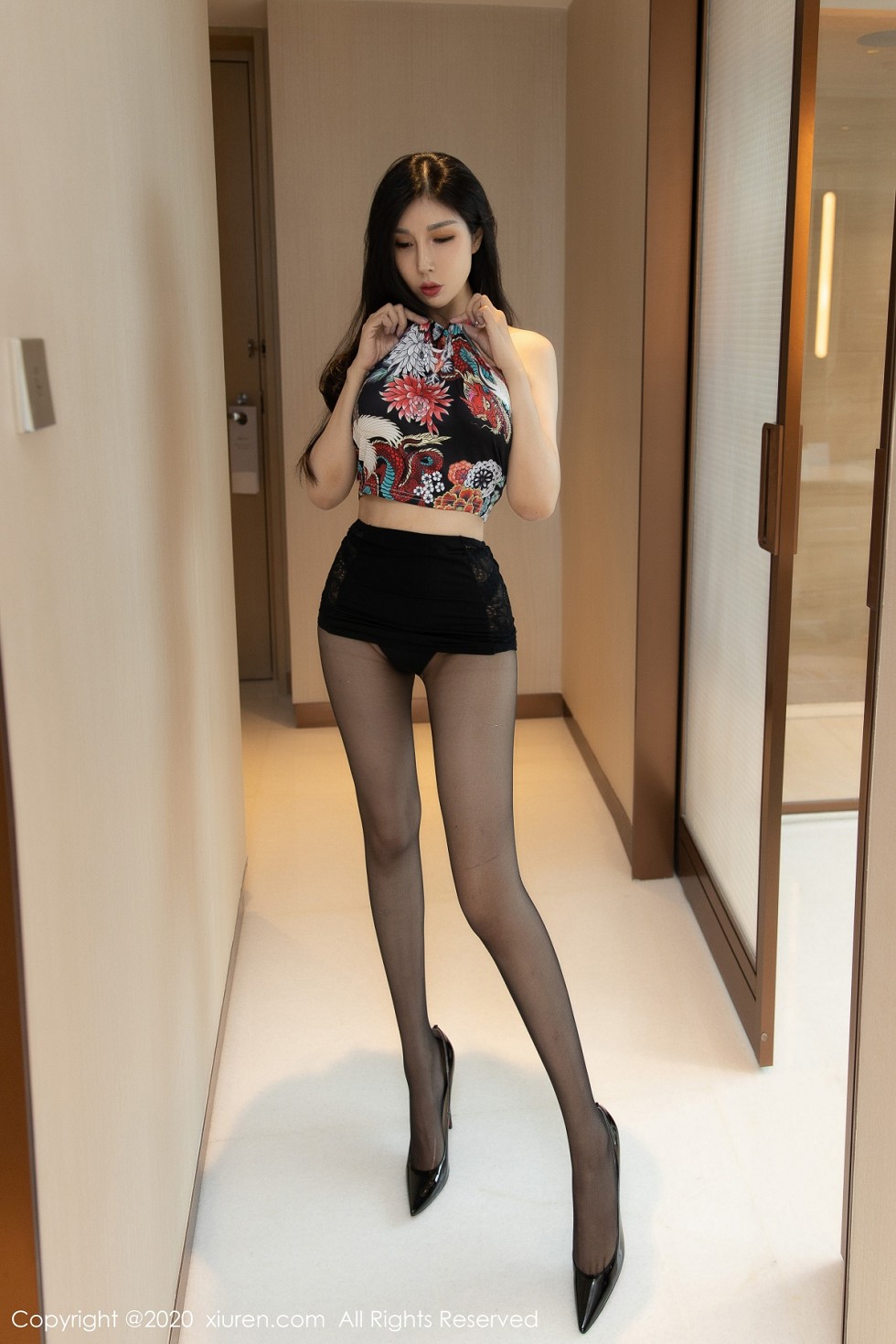 XiuRen第2894期_嫩模田冰冰私房超薄黑丝裤袜+黑色高叉连体衣秀凹凸身材诱惑写真50P