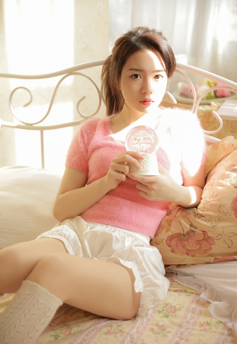 美女尤物娇软白嫩可爱图片