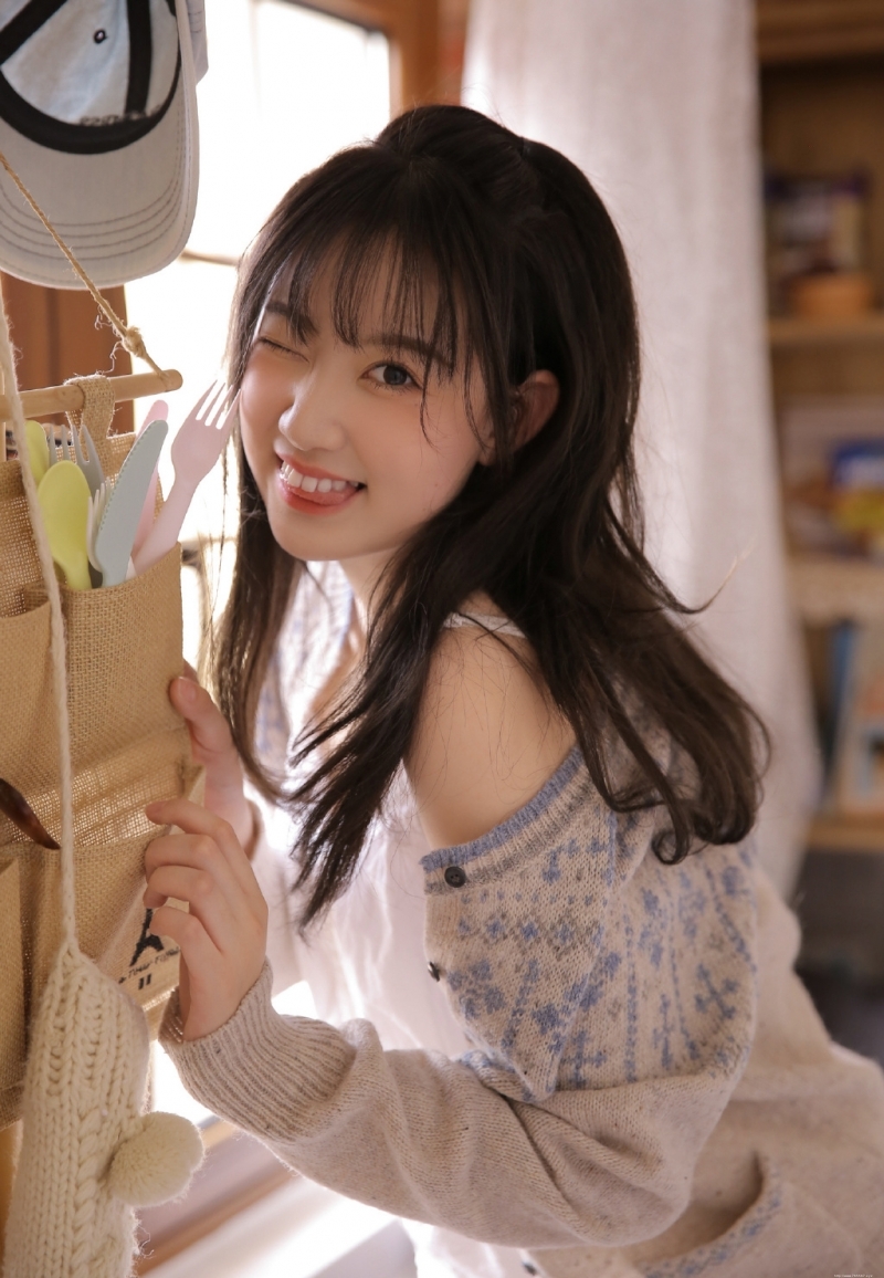 日韩美女唇红齿白娇媚可爱图片