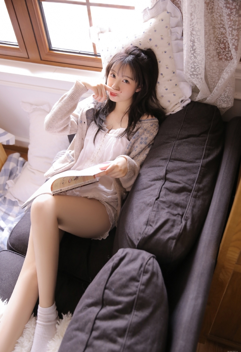 日韩美女唇红齿白娇媚可爱图片