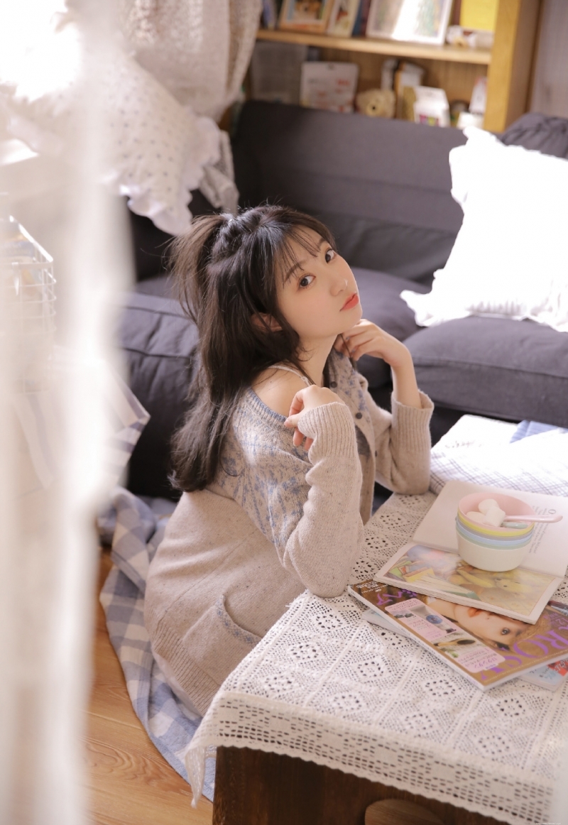 日韩美女唇红齿白娇媚可爱图片