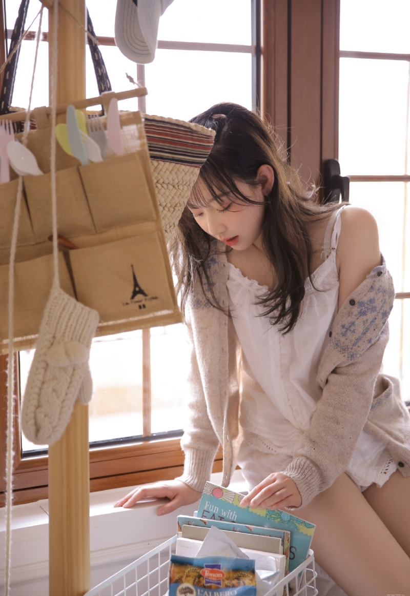 日韩美女唇红齿白娇媚可爱图片