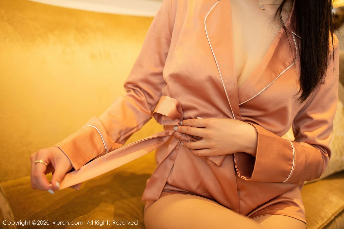 [XIUREN秀人网] 美女模特安然Maleah丝袜美腿香槟色睡衣主题写真 No.2335