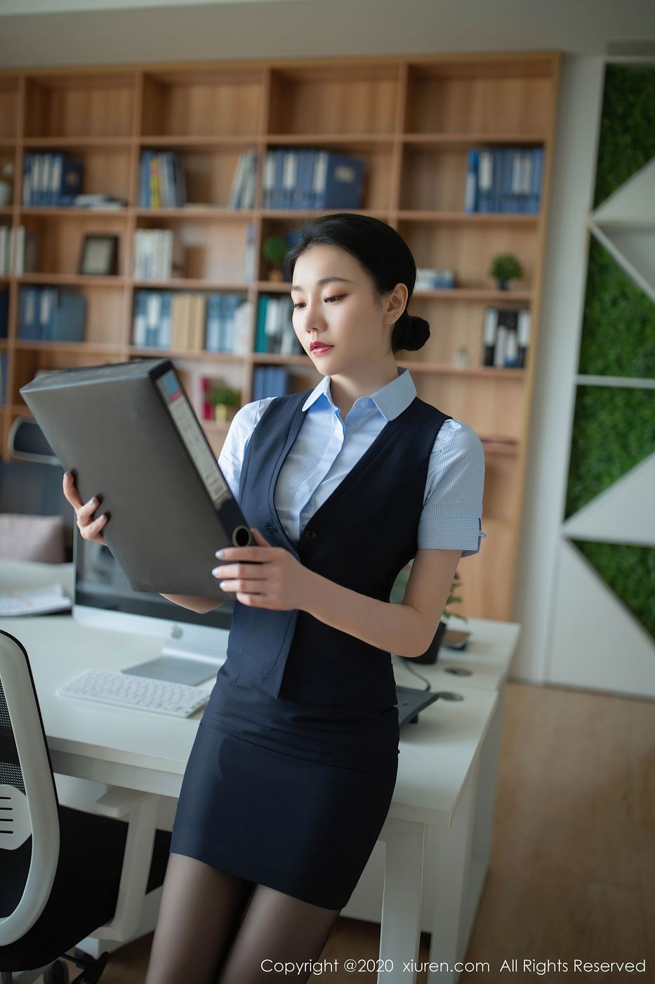 [XIUREN秀人网] 美女模特安然Maleah办公室秘书职业制服系列写真 No.2398