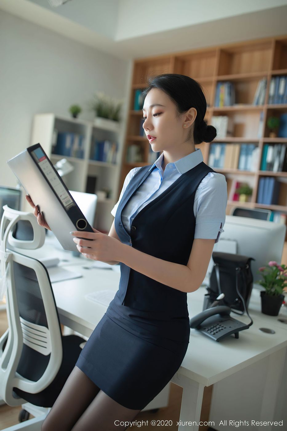 [XIUREN秀人网] 美女模特安然Maleah办公室秘书职业制服系列写真 No.2398