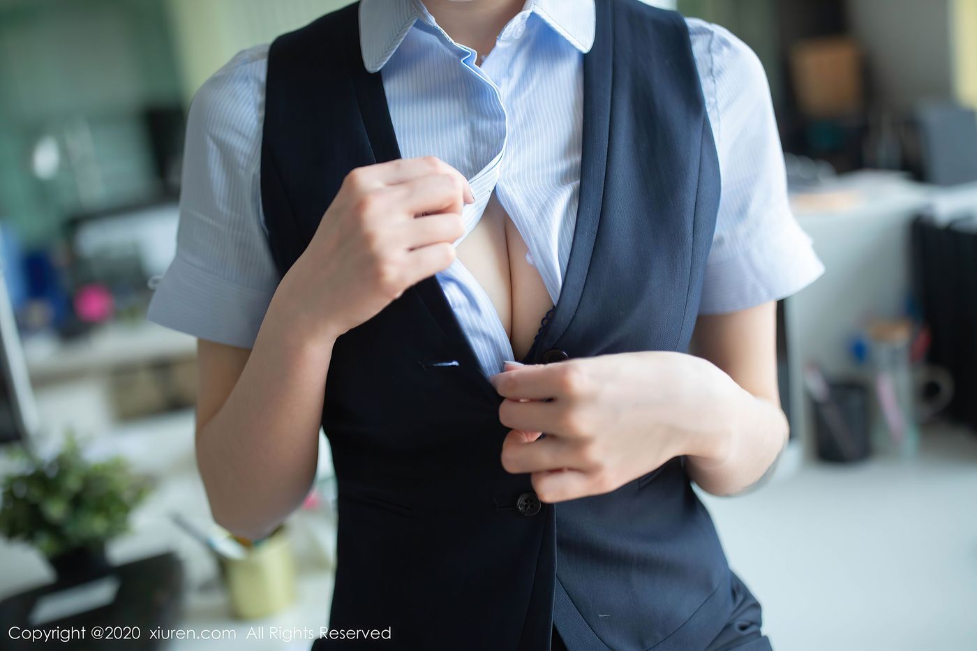 [XIUREN秀人网] 美女模特安然Maleah办公室秘书职业制服系列写真 No.2398