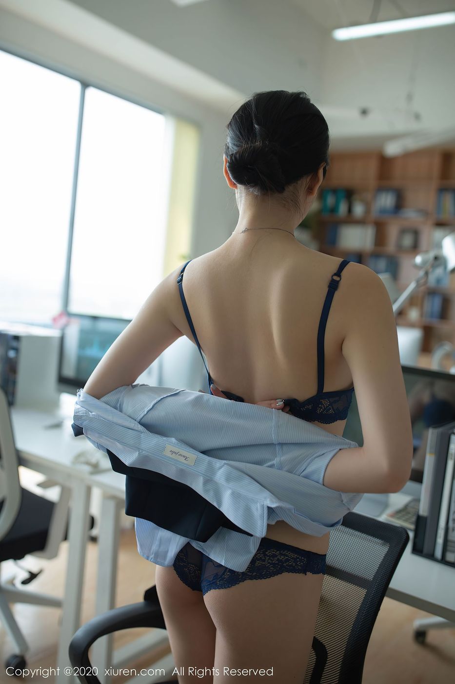 [XIUREN秀人网] 美女模特安然Maleah办公室秘书职业制服系列写真 No.2398