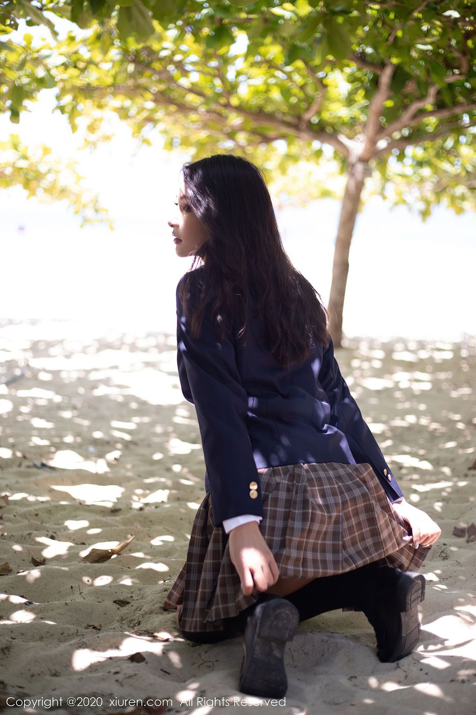 [XiuRen秀人网] 美女模特Emily顾奈奈海边泳衣+黑丝OL系列心愿旅拍 No.2447