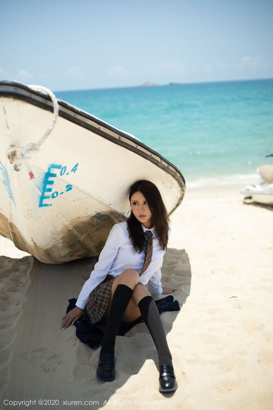 [XiuRen秀人网] 美女模特Emily顾奈奈海边泳衣+黑丝OL系列心愿旅拍 No.2447