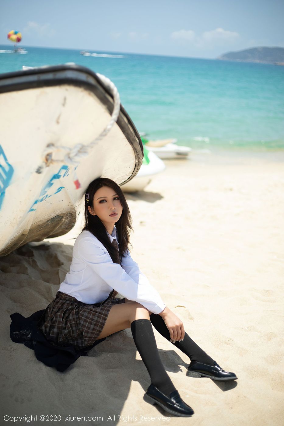 [XiuRen秀人网] 美女模特Emily顾奈奈海边泳衣+黑丝OL系列心愿旅拍 No.2447