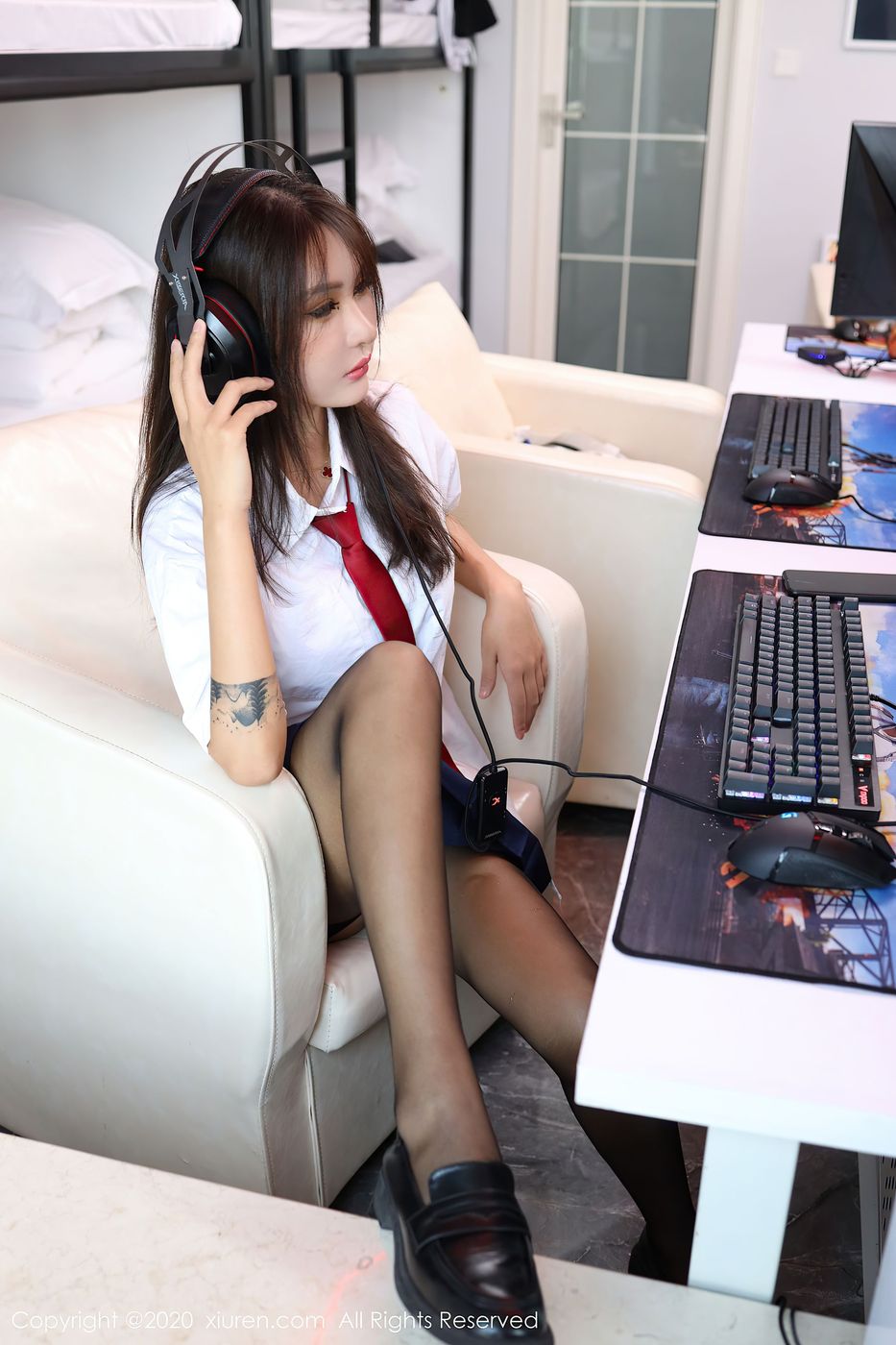 [XiuRen秀人网] 美女模特Emily顾奈奈不良校花网瘾少女系列性感写真 No.2461