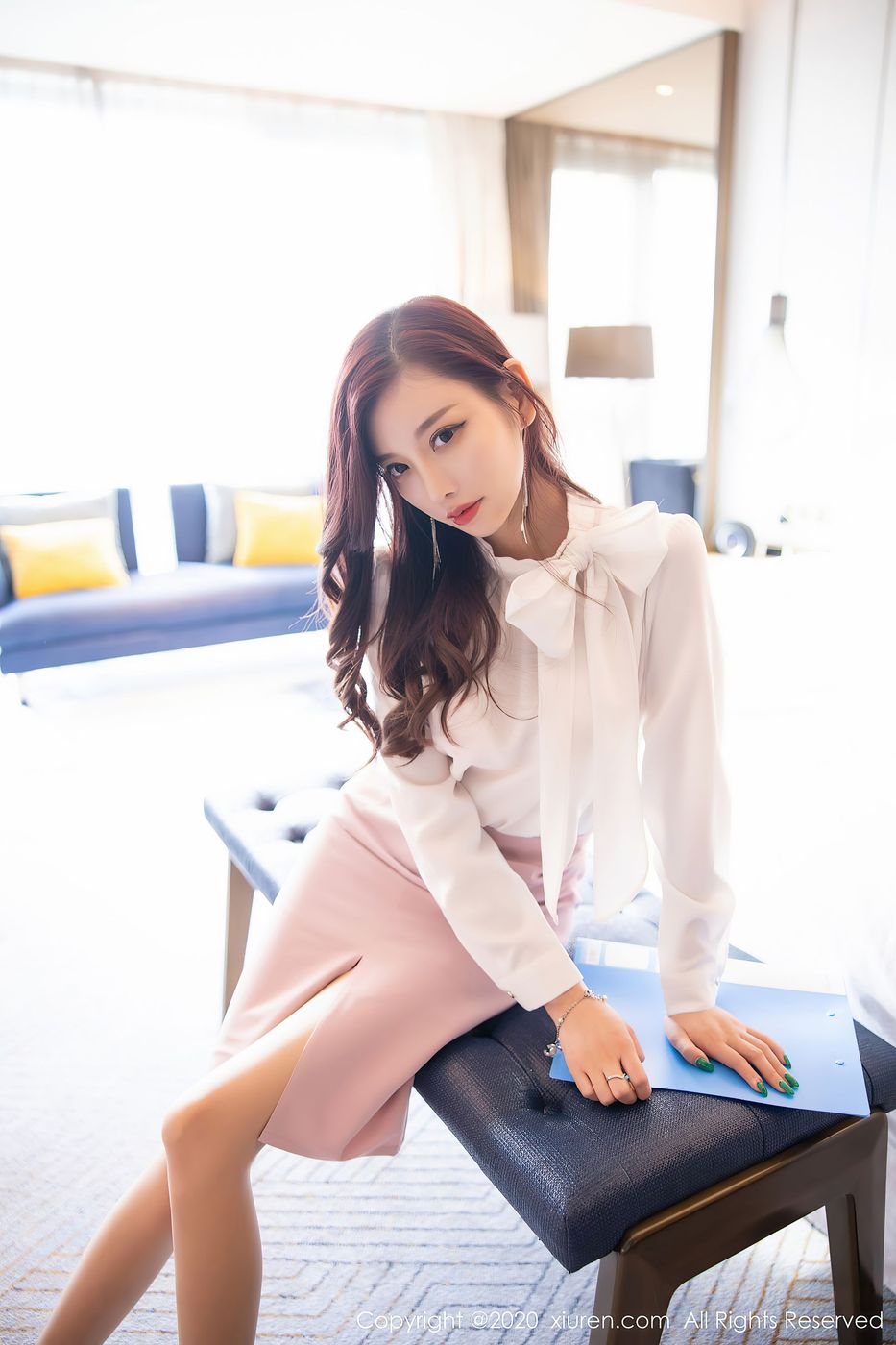 [XiuRen秀人网] 性感女神杨晨晨sugar职场OL都市丽人系列私房写真 No.2431