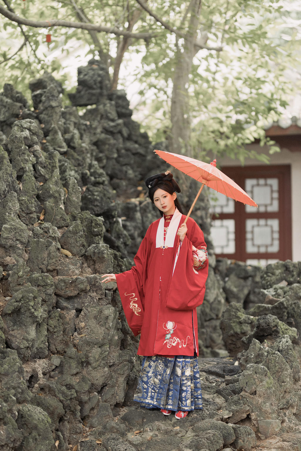 汉服美女红妆素裹婀娜多姿美图