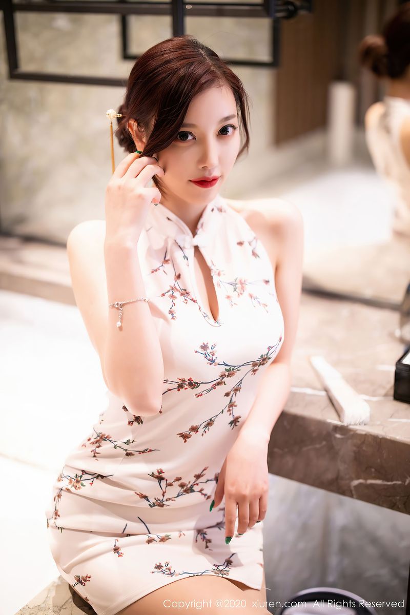 [XiuRen秀人网] 性感女神杨晨晨sugar - 韵味旗袍与现代丝袜极致写真 No.2487