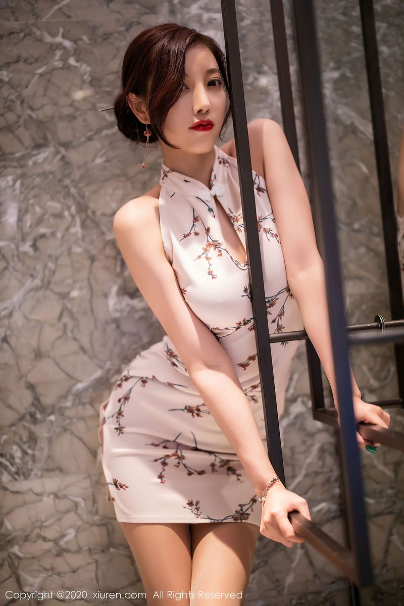 [XiuRen秀人网] 性感女神杨晨晨sugar - 韵味旗袍与现代丝袜极致写真 No.2487
