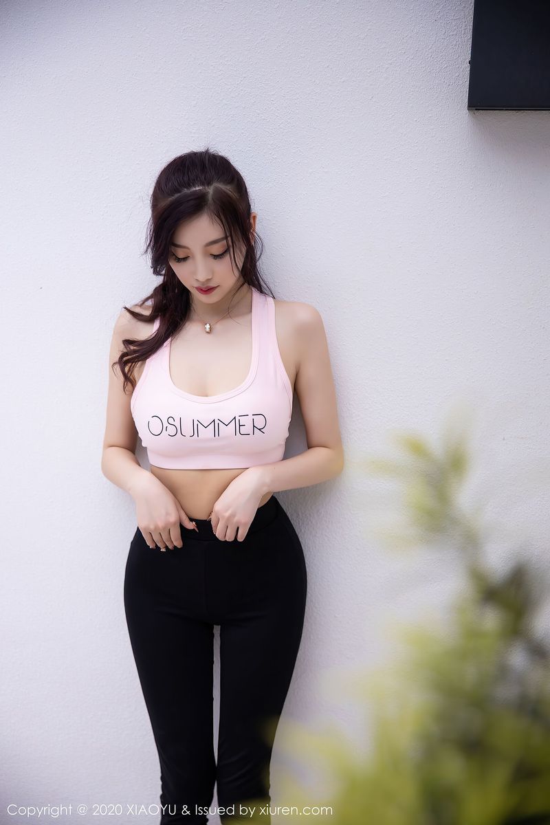 [XIAOYU语画界] 性感女神杨晨晨sugar魔鬼身材运动内衣系列阳朔旅拍 Vol.358