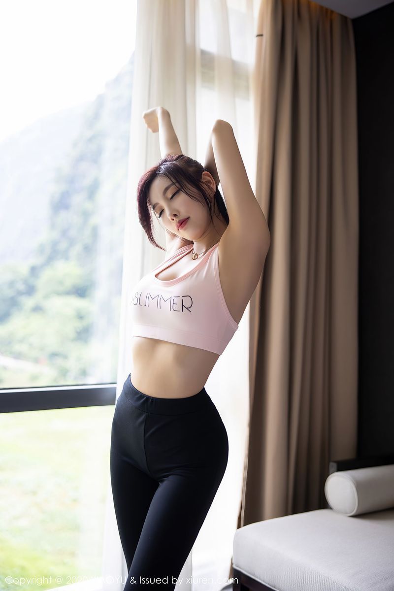 [XIAOYU语画界] 性感女神杨晨晨sugar魔鬼身材运动内衣系列阳朔旅拍 Vol.358