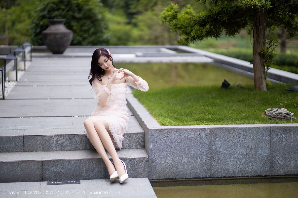 [XIAOYU语画界] 性感女神杨晨晨sugar魔鬼身材运动内衣系列阳朔旅拍 Vol.358