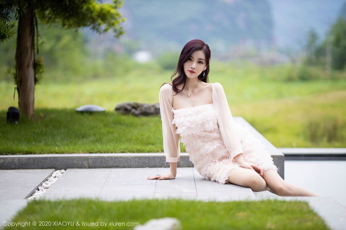 [XIAOYU语画界] 性感女神杨晨晨sugar魔鬼身材运动内衣系列阳朔旅拍 Vol.358