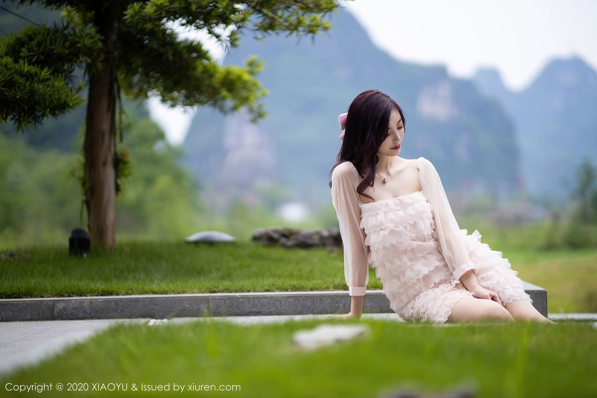 [XIAOYU语画界] 性感女神杨晨晨sugar魔鬼身材运动内衣系列阳朔旅拍 Vol.358