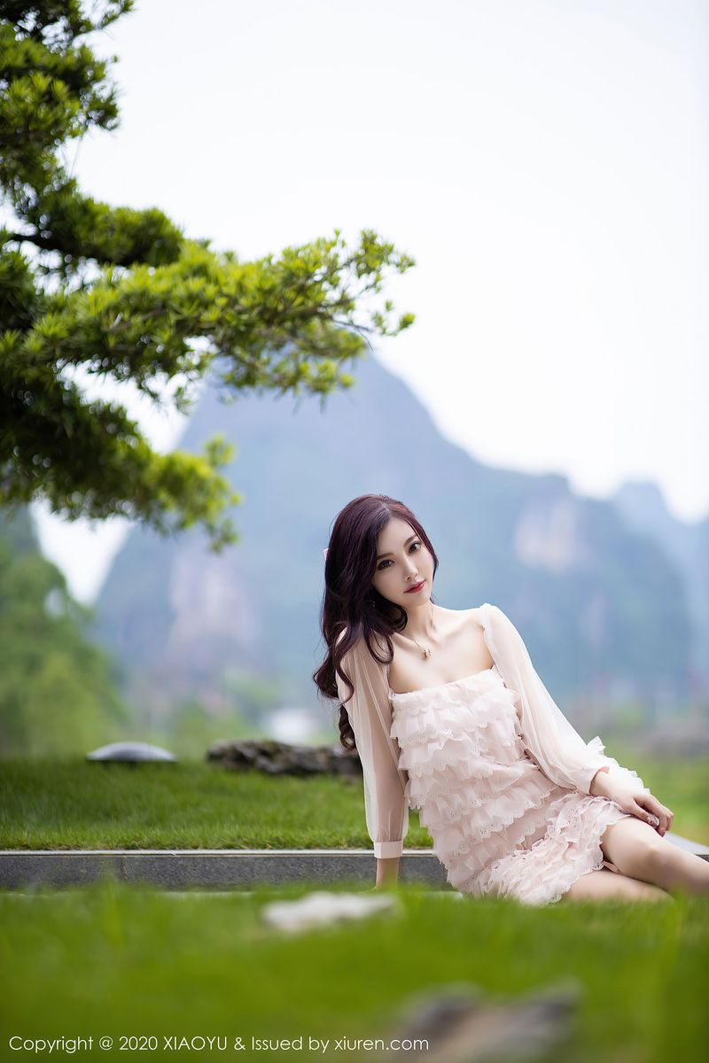 [XIAOYU语画界] 性感女神杨晨晨sugar魔鬼身材运动内衣系列阳朔旅拍 Vol.358