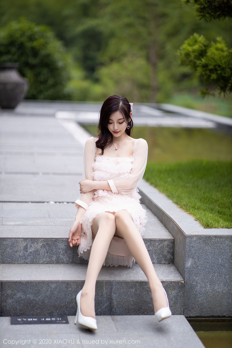 [XIAOYU语画界] 性感女神杨晨晨sugar魔鬼身材运动内衣系列阳朔旅拍 Vol.358