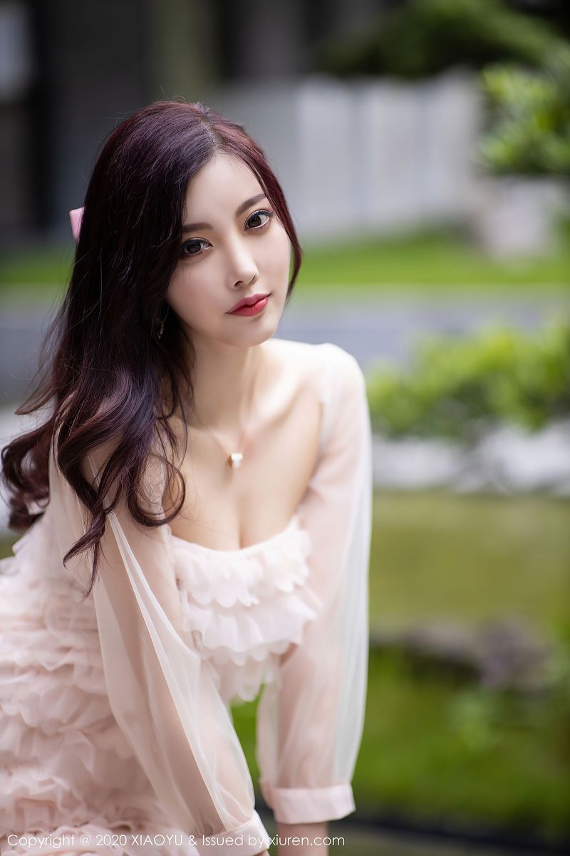 [XIAOYU语画界] 性感女神杨晨晨sugar魔鬼身材运动内衣系列阳朔旅拍 Vol.358