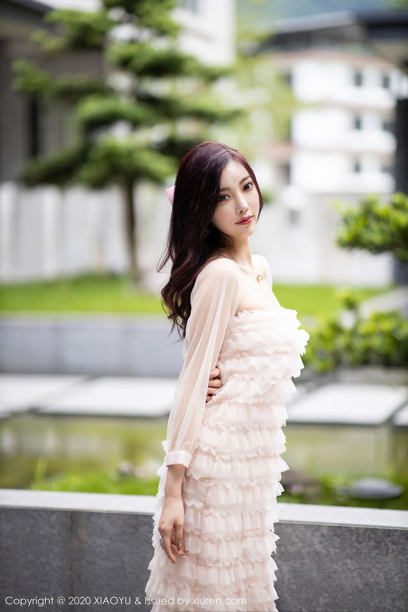 [XIAOYU语画界] 性感女神杨晨晨sugar魔鬼身材运动内衣系列阳朔旅拍 Vol.358