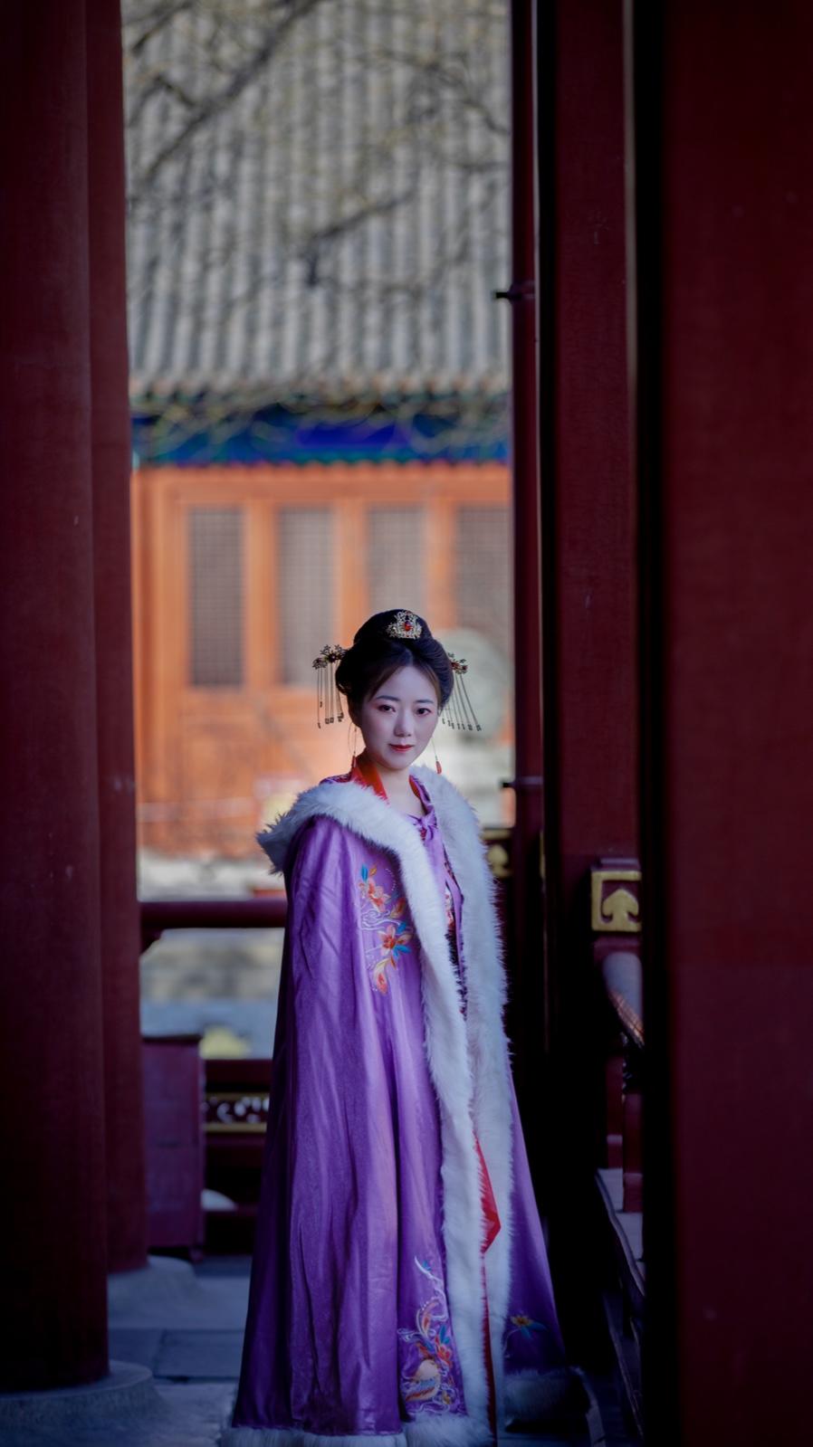 国色天香古装美女迷人笑容写真