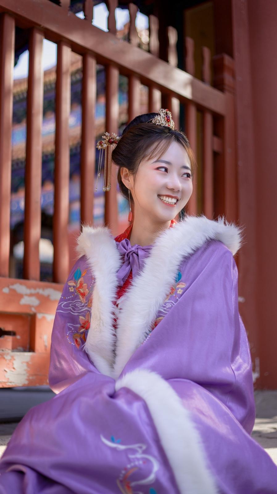 国色天香古装美女迷人笑容写真