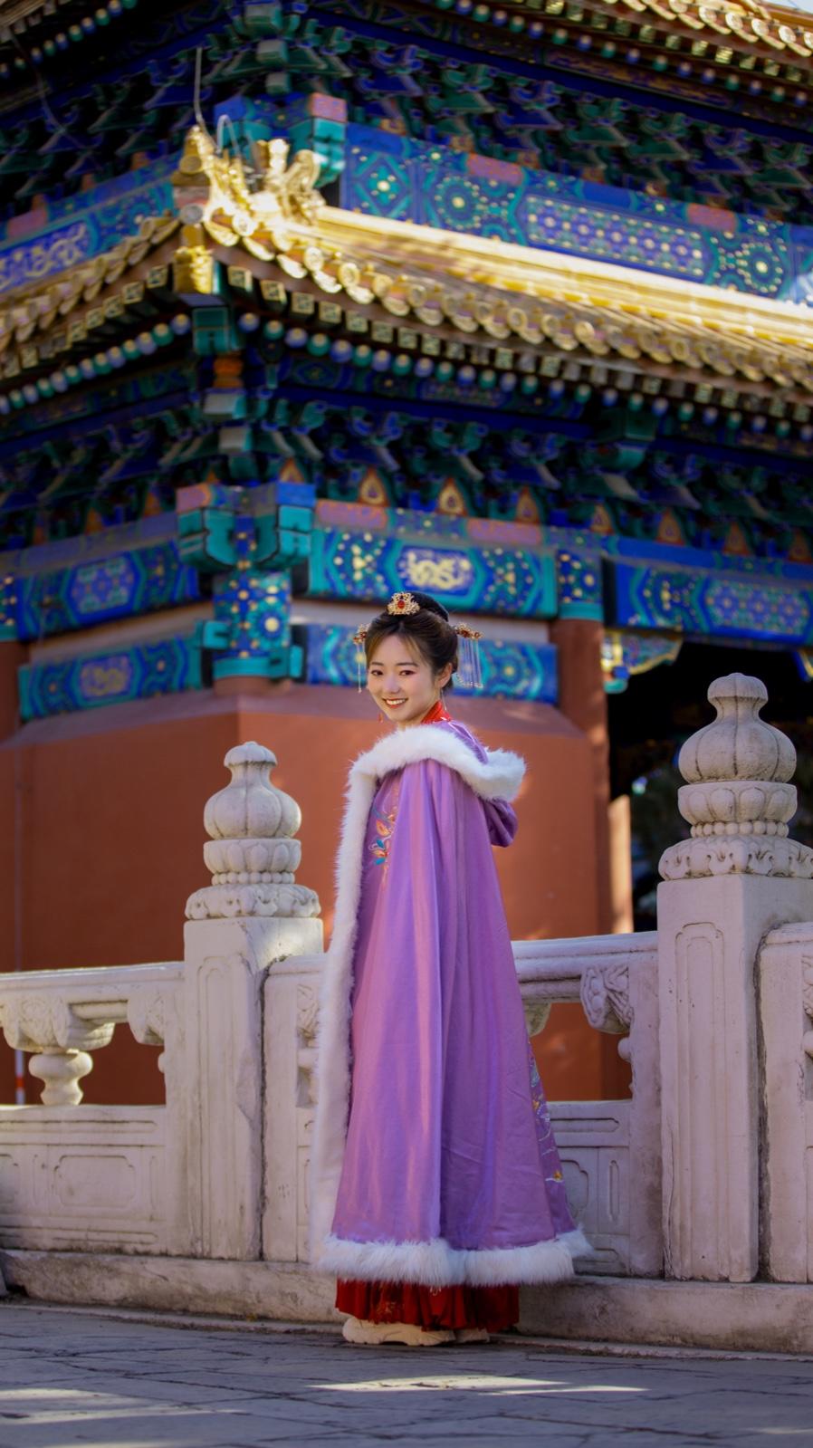 国色天香古装美女迷人笑容写真