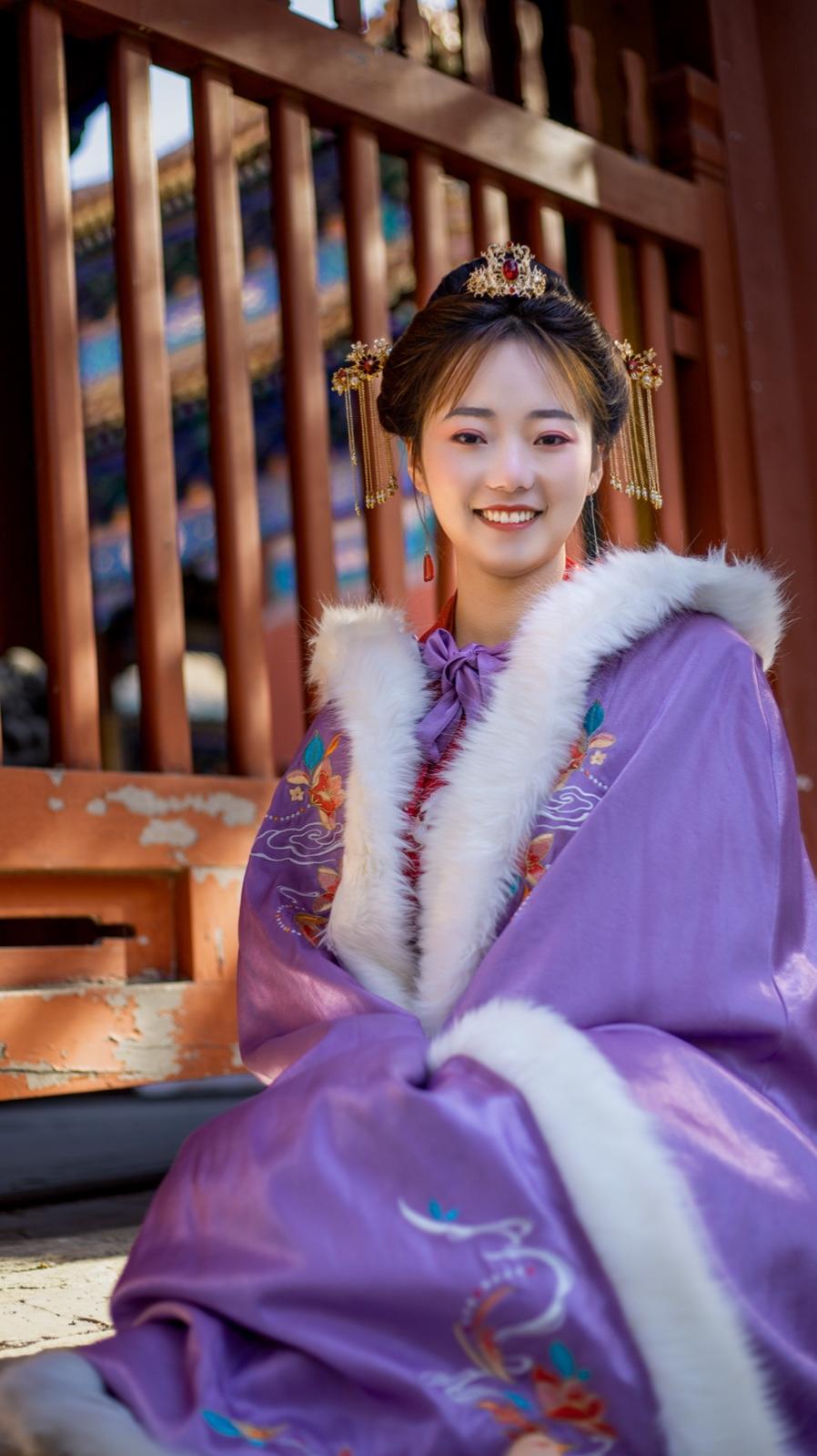 国色天香古装美女迷人笑容写真