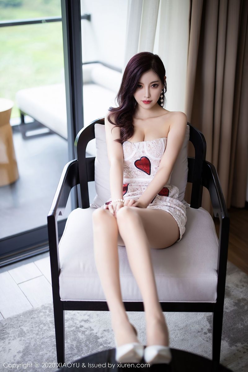 [XIAOYU语画界] 性感女神杨晨晨sugar典雅吊裙与丝袜系列阳朔旅拍 Vol.368