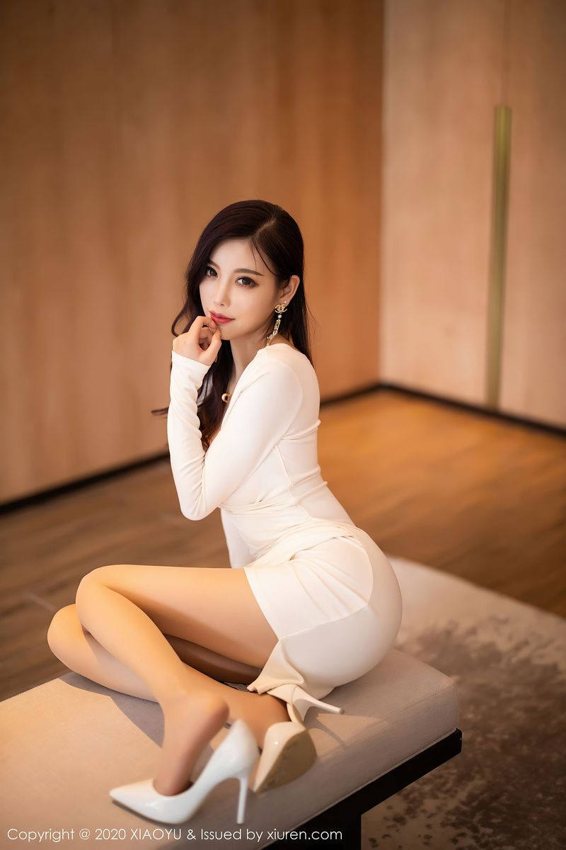 [XIAOYU语画界] 性感女神杨晨晨sugar - 白色礼裙&丝袜美腿朔旅拍 Vol.377