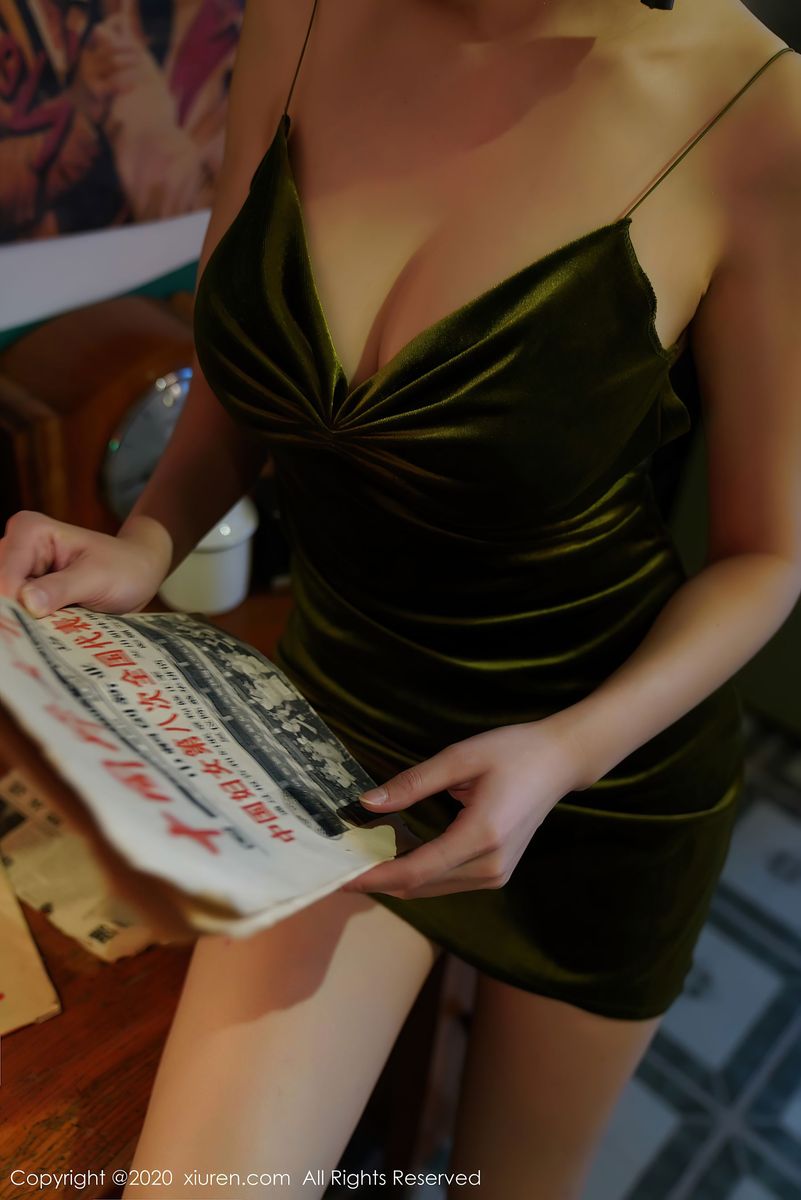 [XiuRen秀人网] 性感女神奶瓶土肥圆矮挫丑黑穷 - 吊带港姐系列私房写真 No.2477